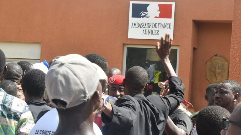 西非经共体15国要求尼日尔恢复秩序 法使馆遇袭
