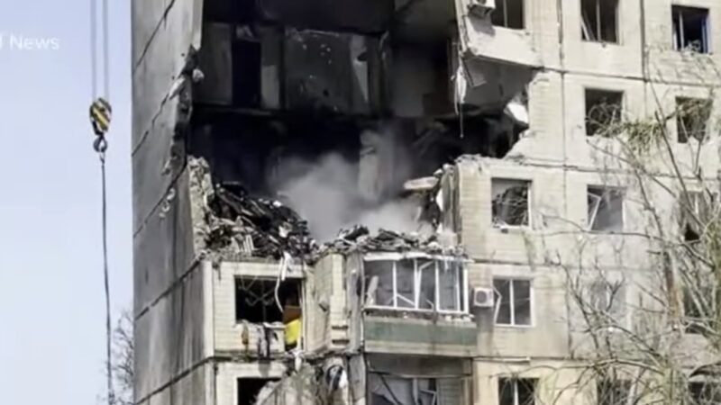 俄军飞弹攻击乌克兰中部 建筑物几夷平增至6死75伤