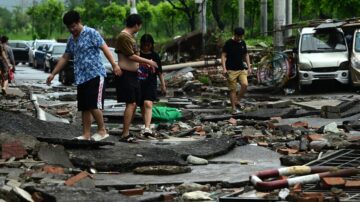 组图一：北京洪水过后 桥梁道路被冲毁惨象