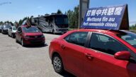 「打倒中共惡魔」汽車遊行鼓舞加拿大民眾