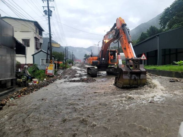 暴雨侵襲南投 蔡英文：第五作戰區進駐支援救災