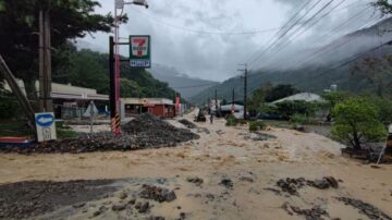 雨炸南投仁愛鄉 多條道路中斷 9部落成孤島