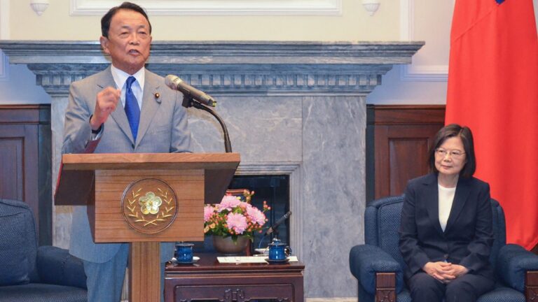 麻生太郎：日本應帶頭國際 嚇阻中共侵台