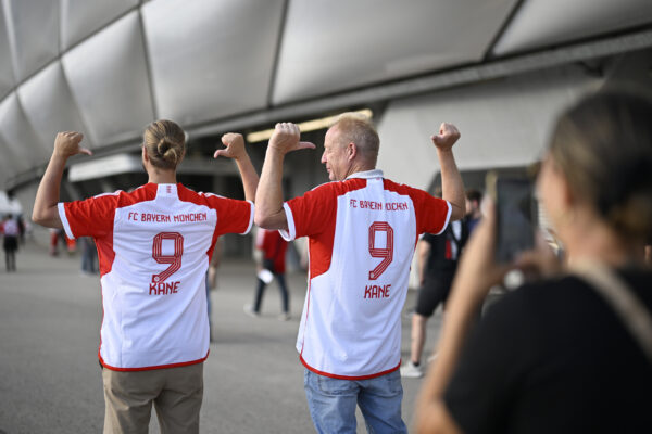MUNICH, GERMANY - AUGUST 12: Fans of Bayern Munich show their support by wearing shirts featuring the name of new signing Harry Kane of Bayern Munich, prior to the DFL Supercup 2023 match between FC Bayern M眉nchen and RB Leipzig at Allianz Arena on August 12, 2023 in Munich, Germany. 