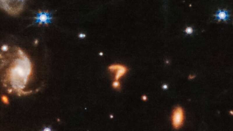 韋伯太空望遠鏡拍到外太空神祕問號