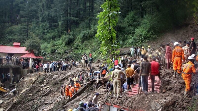 連日暴雨 印度喜馬拉雅山土石流近50人罹難