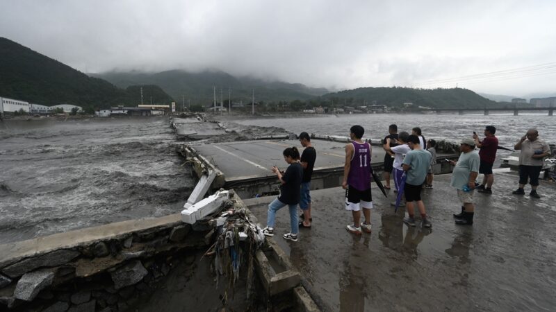 视察做秀死16人 出事军机疑是央视造假直升机