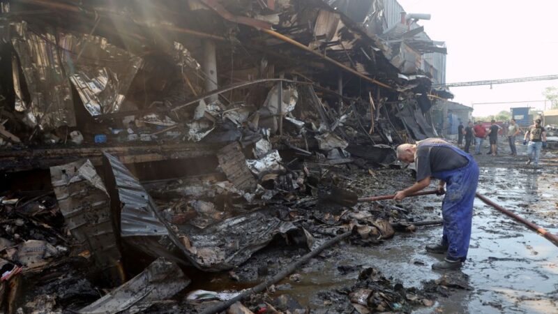 俄對烏西發動大規模空襲 多座建築遭擊中釀傷亡