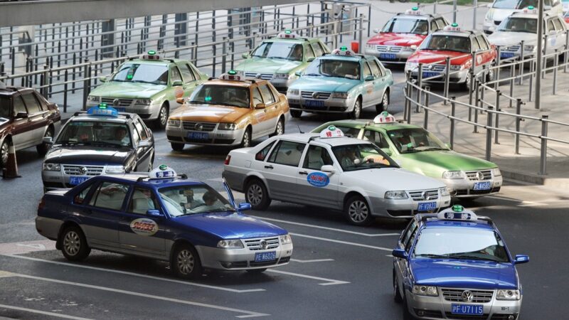 中國經濟下滑 上海出租車司機：每天只吃一頓