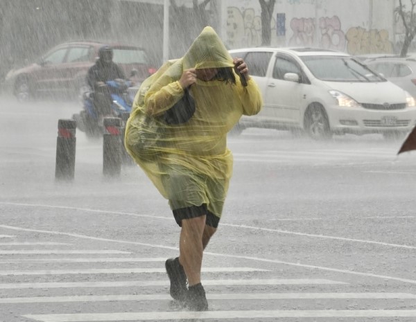 高雄今晨積淹水 氣象局：雨勢持續到週六