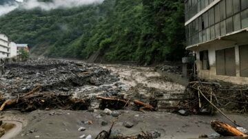 【中国新闻快报】四川多地山洪泥石流 房屋被埋 多人失踪