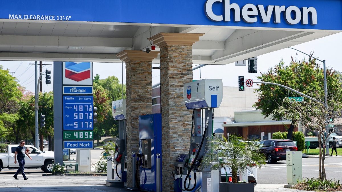 加州油价一月涨37美分飙至今年最高点| 汽油税| 石油价格| 美国汽车协会| 新唐人电视台