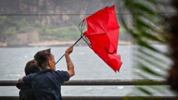 台风偏爱中国沿海？“苏拉”怪异走位令人傻眼