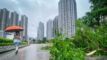 强台苏拉登珠海 香港刮十号风球 海葵扑台湾