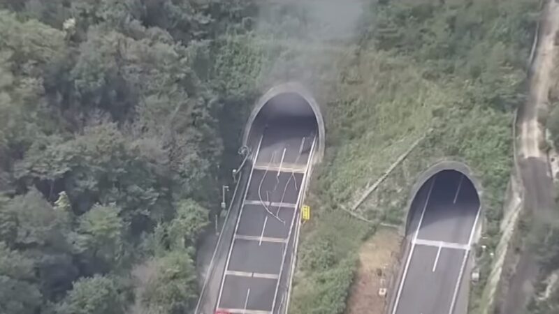 日本兵库县卡车坠道起火 浓烟致视线不良酿9车追撞