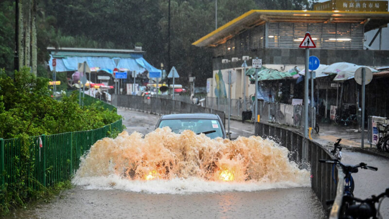 深圳泄洪市区淹水 波及香港严重内涝