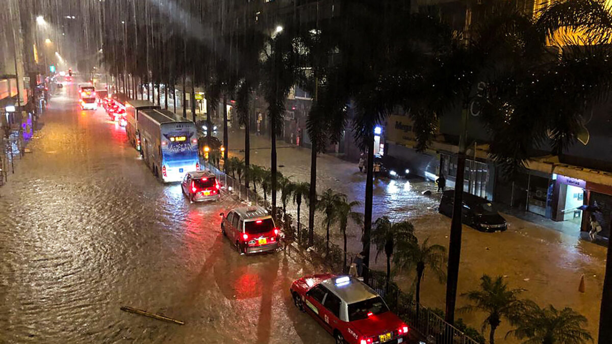 【禁闻】香港暴雨 全城瘫痪 逾百人死伤