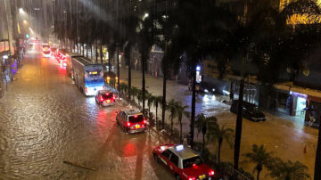 【禁聞】香港暴雨 全城癱瘓 逾百人死傷