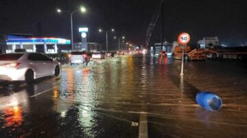 嘉義豪雨成災 車輛滅頂救出32人今停班課