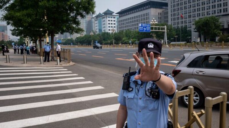 重庆警察开枪击毙69岁老妇 民怒：不把人命当回事