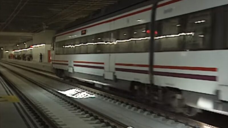 西班牙通勤列車撞上闖平交道民眾 釀4死3傷
