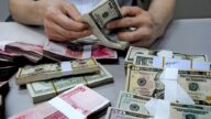 人民币持续贬值 中共央行声称将限购美元