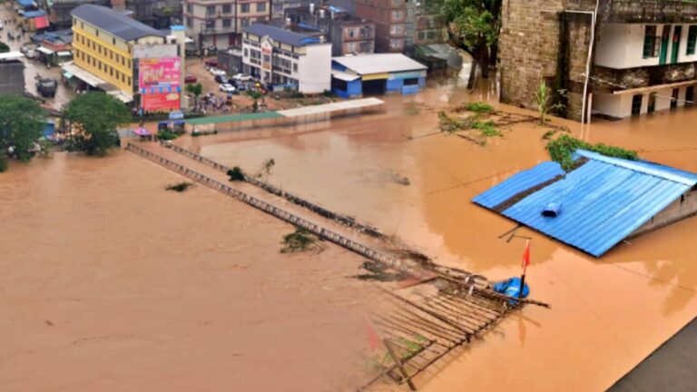 【中國新聞快報】廣西遇暴雨 洪水淹至二樓 至少7人遇難