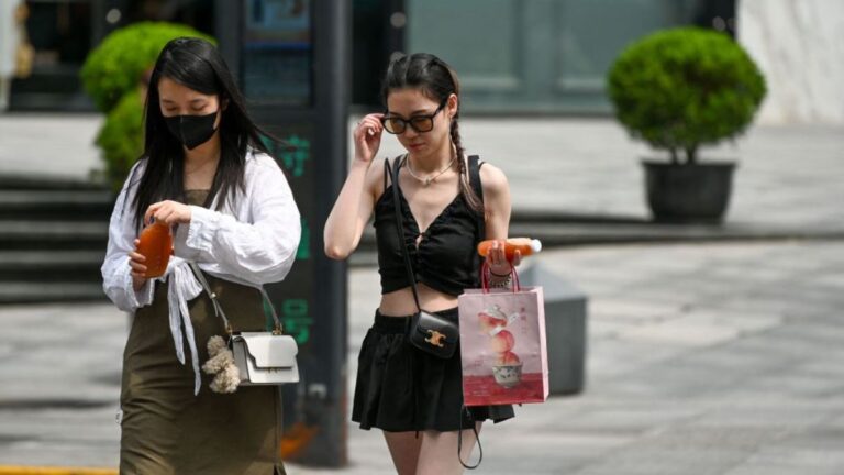 大城市薪資縮水 外媒：白領們的中國夢正在破滅