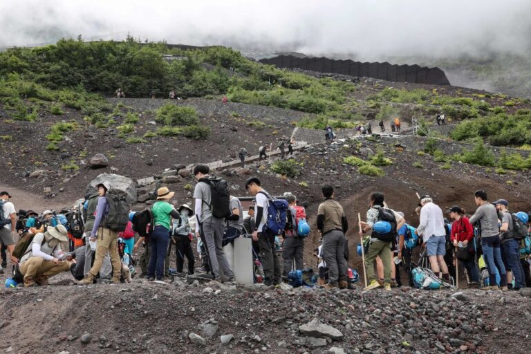 迎接今夏登山季 富士山通行費漲到每人4000日圓