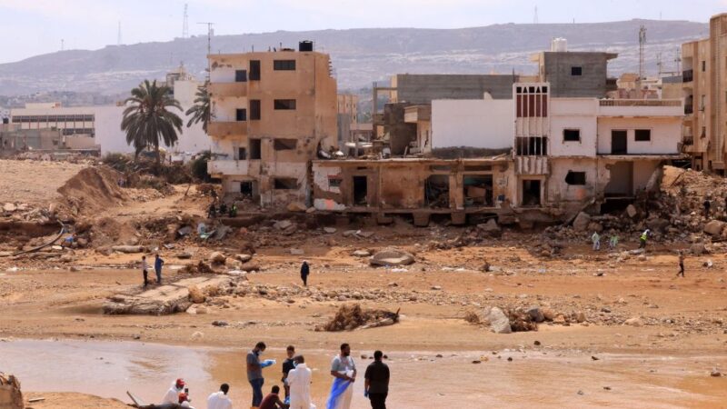 洪水冲毁家园 利比亚灾民留下恐生病出走怕引地雷