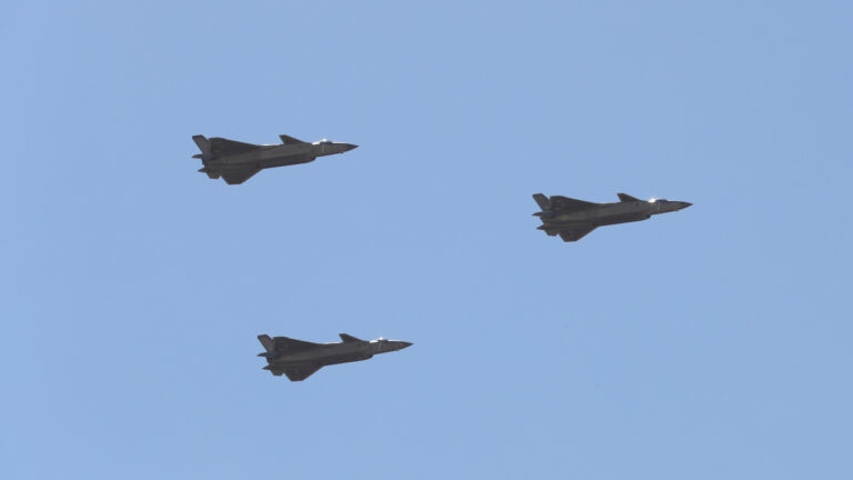 掩蓋「冷內戰」 中共逾百軍機擾台創紀錄