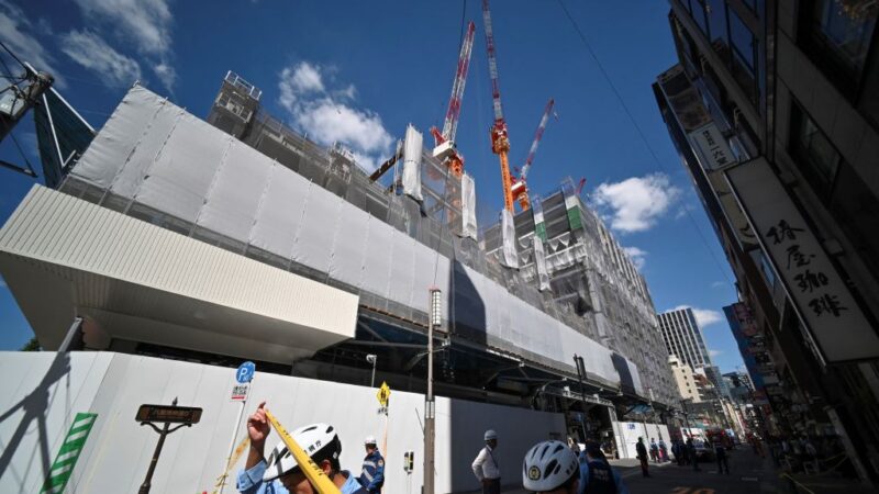 15吨钢骨掉落 东京车站附近至少酿2死3伤