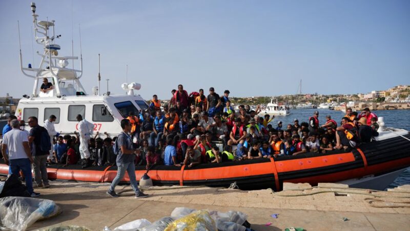 遏阻非法移民湧入 意大利延長拘留時間