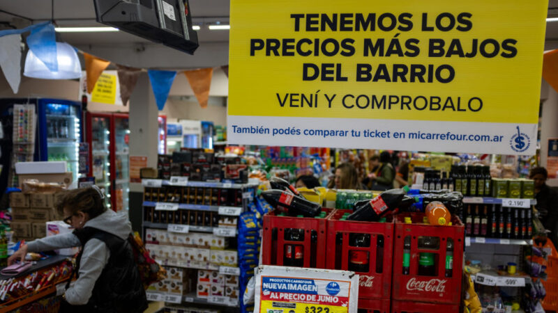 阿根廷超市成观光胜地 汇差购物潮酿他国经济危机