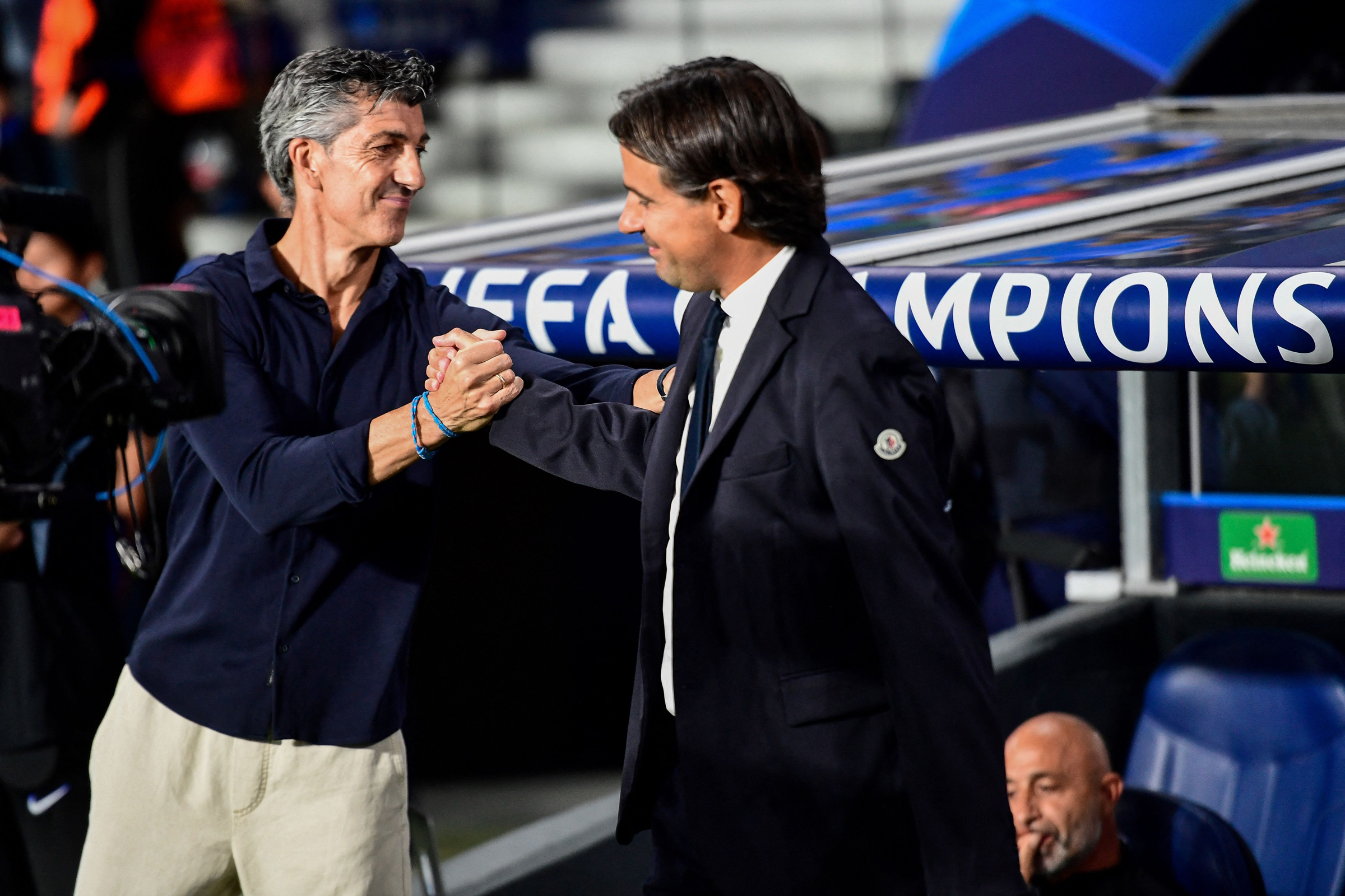 Real Sociedad's Spanish coach Imanol Alguacil (L) greets Inter Milan's Italian coach Simone Inzaghi before the start of the UEFA Champions League 1st round day 1 group D football match between Real Sociedad and Inter Milan at the Reale Arena stadium in San Sebastian on September 20, 2023. (Photo by ANDER GILLENEA / AFP) 