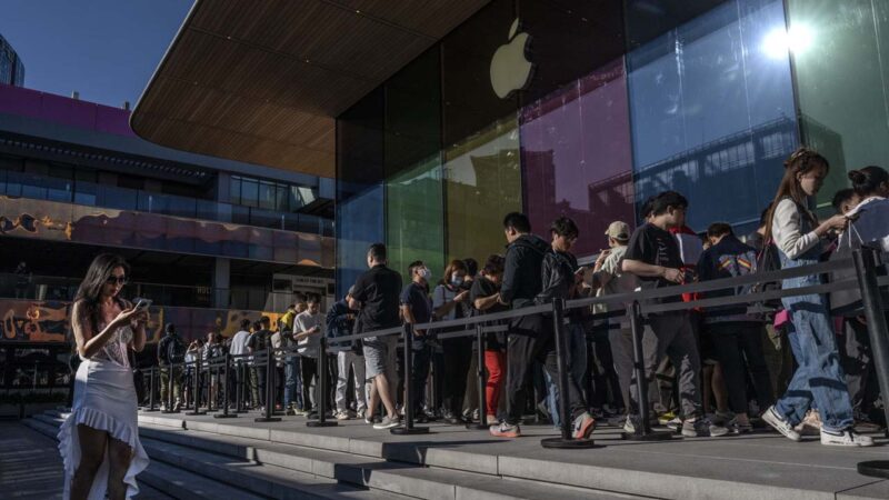 蘋果新機正式開賣 北京專賣店外凌晨1時排隊
