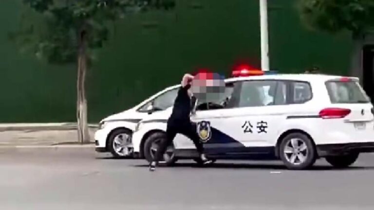太原男刀捅警車司機 公安落荒而逃（視頻）