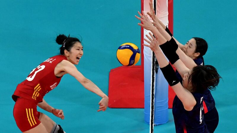 中国女排遭三连败 失去直通巴黎奥运会资格