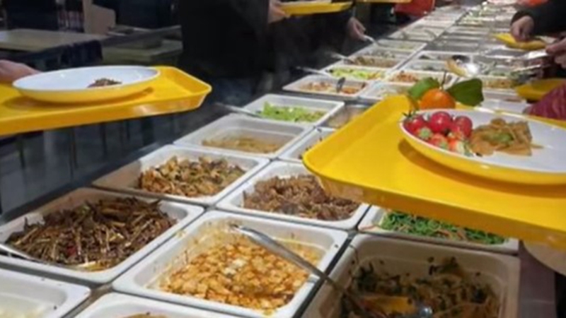 杭州亚运讨好外国人 20元吃268个菜惹怒中国人