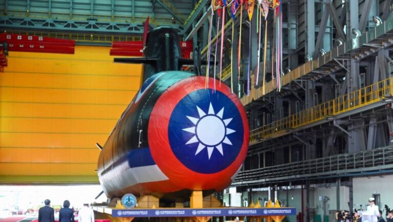 台國造海鯤號出塢 防空拍洩密 沿線海域全面管制