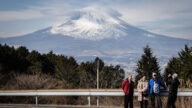 疫後報復性旅遊 富士山大批遊客帶來環境災難