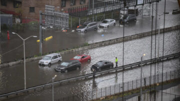 纽约进入洪水紧急状态 车辆被淹 部分地铁停运
