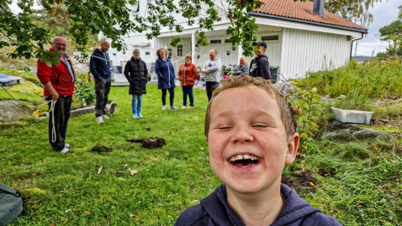 寻找丢失耳环 挪威家庭发现一千多年前古物