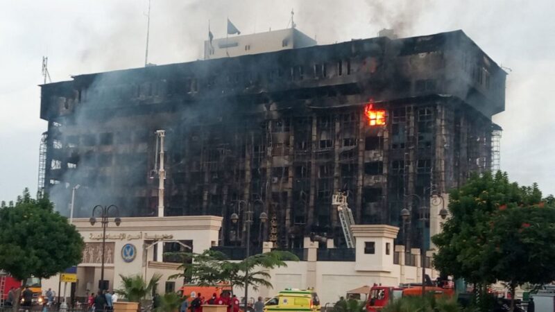 驚人大火吞噬埃及伊斯梅利亞警察總部 至少38傷(視頻)