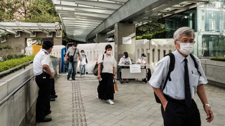 17歲男刺傷港府總部2保安 當局忙稱「不涉政治」