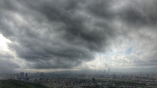 又有台风要生成？“小犬甩尾”连假全台有雨