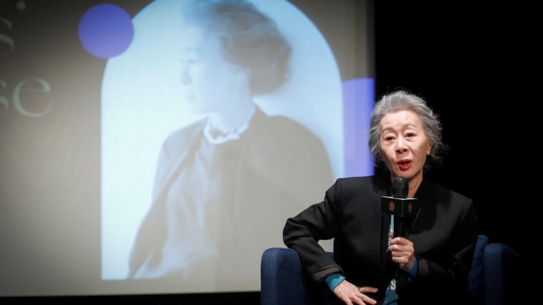 76歲尹汝貞拒手插腰擺拍 原因笑爆全場