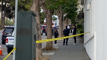 嫌犯开车冲撞旧金山中领馆 一人中枪送医