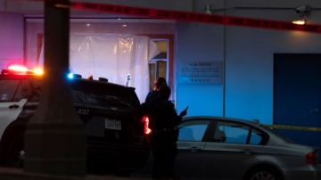 驾车闯入旧金山中领馆 一男子中枪后身亡