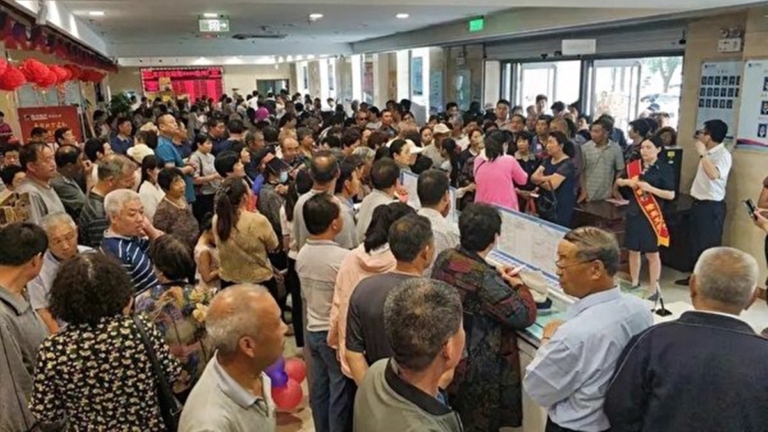 許家印被抓引發擠兌潮 民眾：要保老本